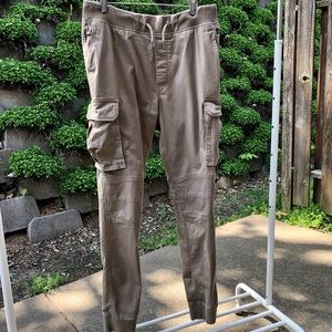 Men’s cargo joggers NWOT